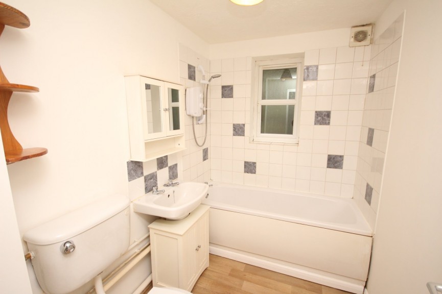 2 bedroom Flat for Sale Marmet Avenue, Letchworth Garden City, Hertfordshire