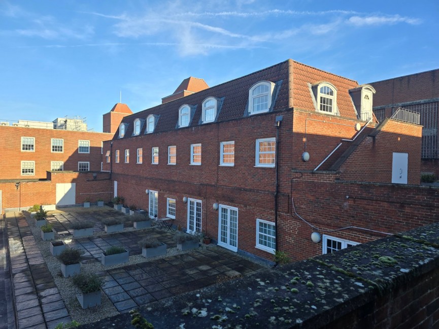 2 bedroom Flat for Sale Fretherne Road, Welwyn Garden City, Hertfordshire