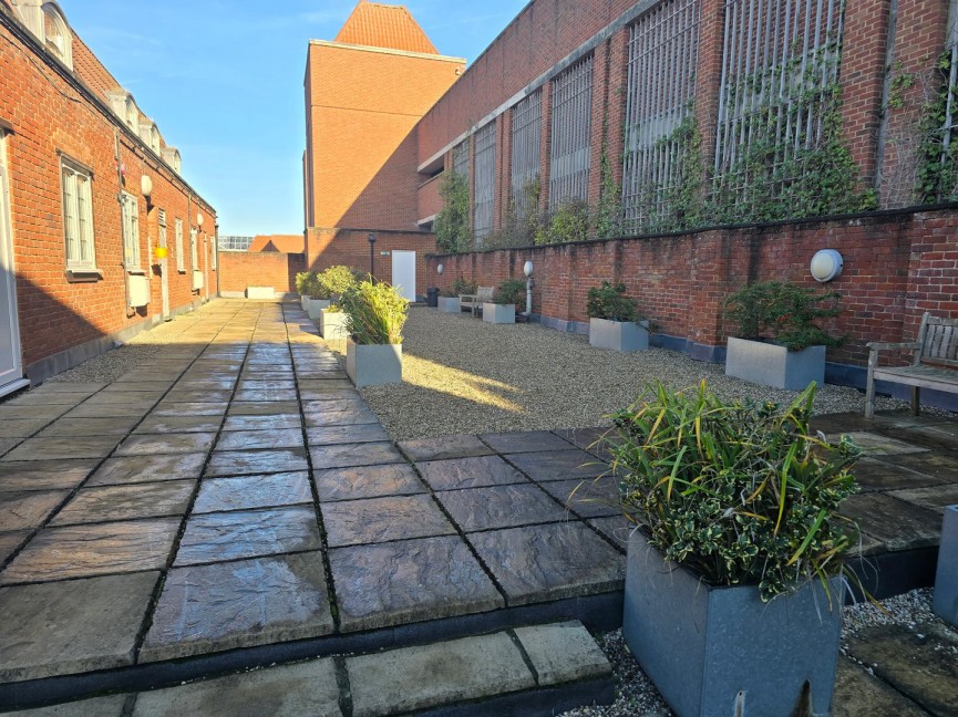 2 bedroom Flat for Sale Fretherne Road, Welwyn Garden City, Hertfordshire