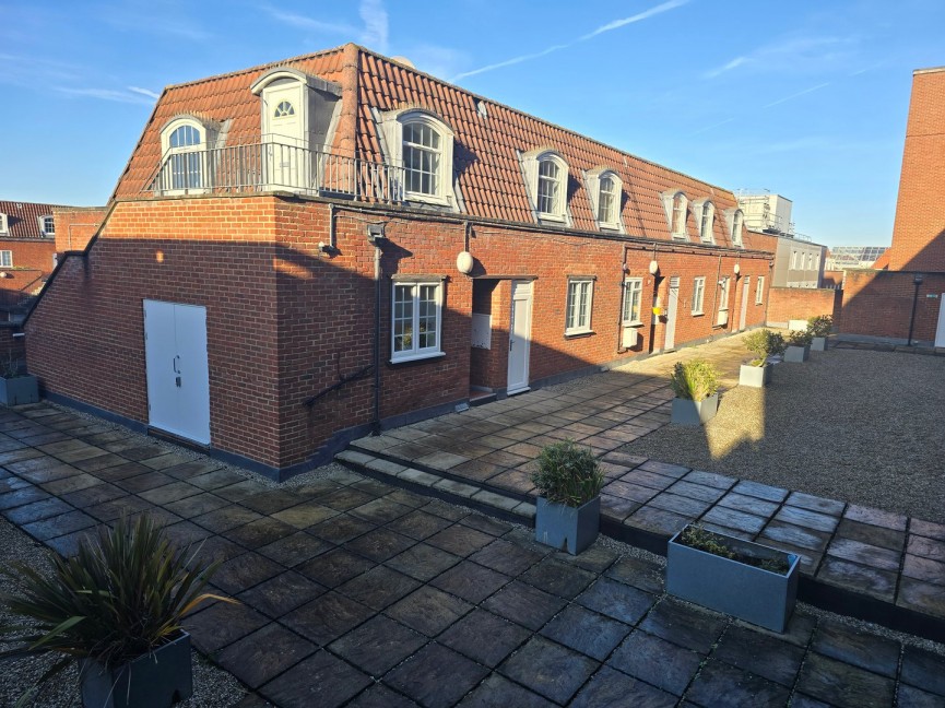 2 bedroom Flat for Sale Fretherne Road, Welwyn Garden City, Hertfordshire