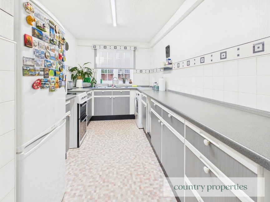 2 bedroom Flat for Sale Fretherne Road, Welwyn Garden City, Hertfordshire