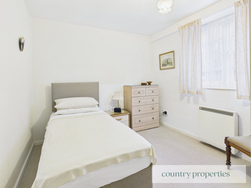 2 bedroom Flat for Sale Fretherne Road, Welwyn Garden City, Hertfordshire