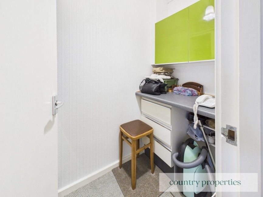 2 bedroom Flat for Sale Fretherne Road, Welwyn Garden City, Hertfordshire