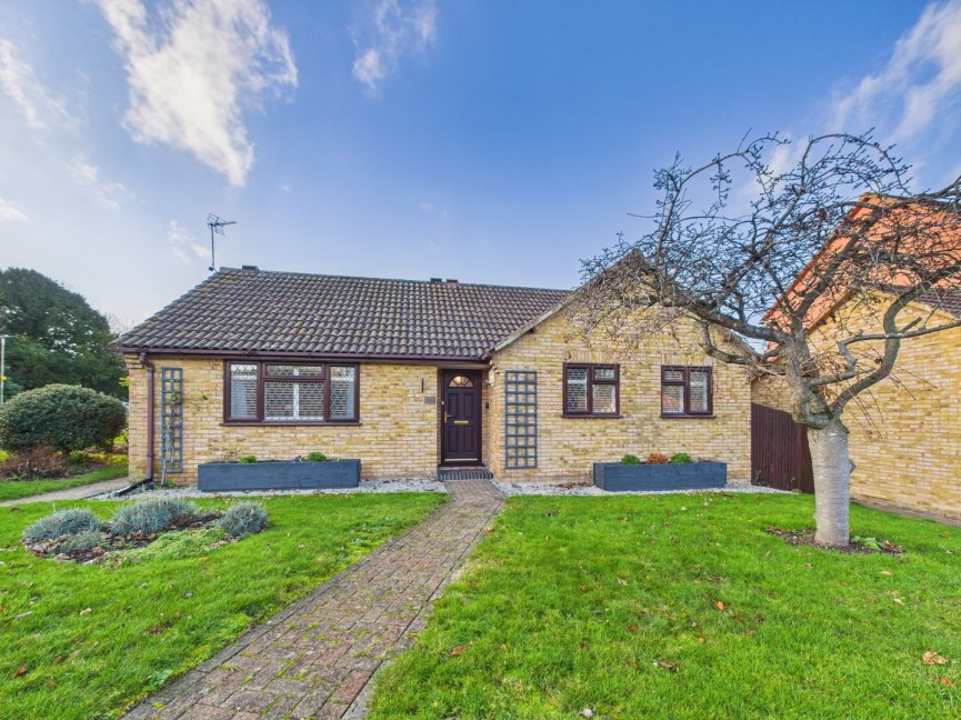 3 bedroom Bungalow for Sale King James Way, Royston, Hertfordshire