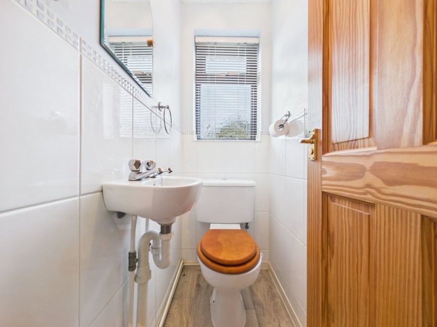 3 bedroom Bungalow for Sale King James Way, Royston, Hertfordshire