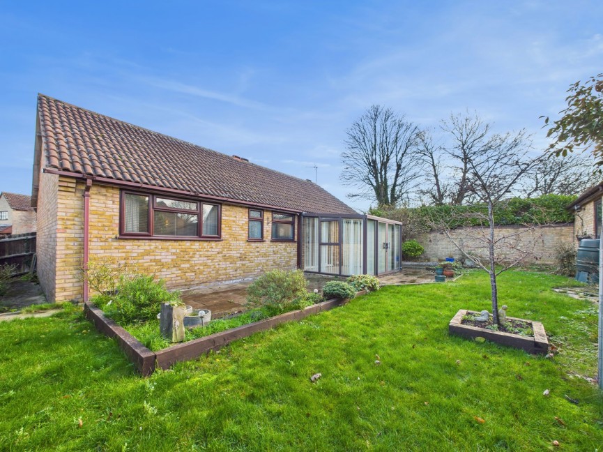 3 bedroom Bungalow for Sale King James Way, Royston, Hertfordshire