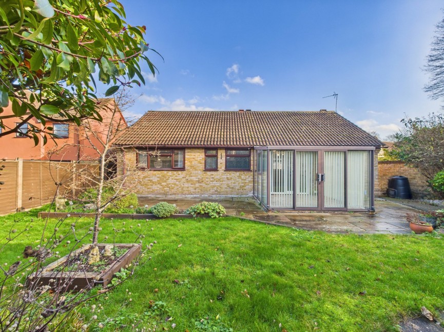 3 bedroom Bungalow for Sale King James Way, Royston, Hertfordshire