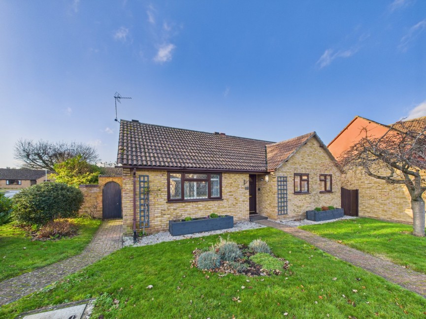 3 bedroom Bungalow for Sale King James Way, Royston, Hertfordshire