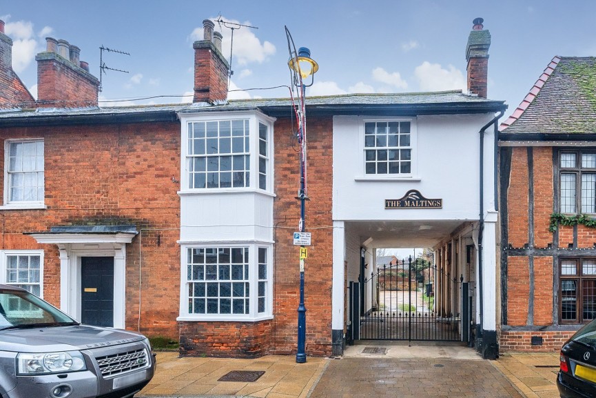 3 bedroom House for Sale High Street, Shefford, Bedfordshire