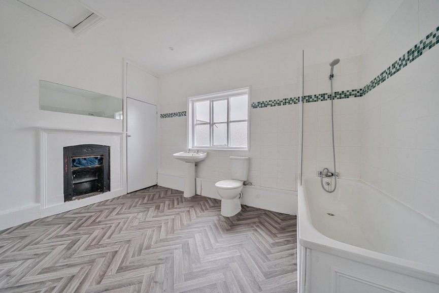 3 bedroom House for Sale High Street, Shefford, Bedfordshire