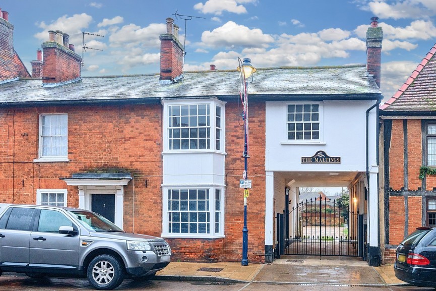 3 bedroom House for Sale High Street, Shefford, Bedfordshire