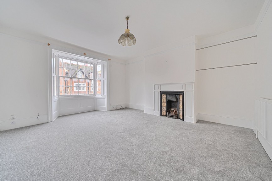 3 bedroom House for Sale High Street, Shefford, Bedfordshire