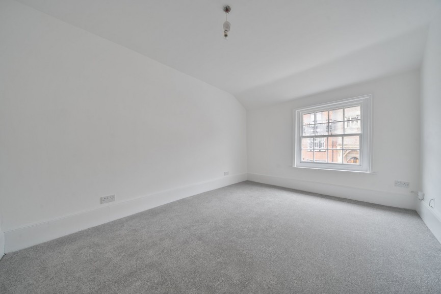 3 bedroom House for Sale High Street, Shefford, Bedfordshire