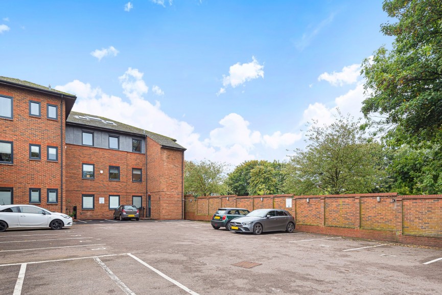 1 bedroom Flat for Sale Old Park Road, Hitchin, Hertfordshire