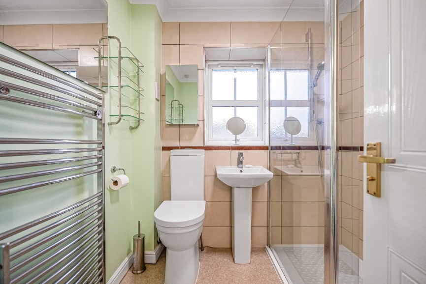 3 bedroom House for Sale Drakes Way, Hatfield, Hertfordshire