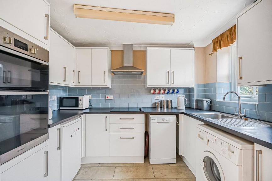 3 bedroom House for Sale Drakes Way, Hatfield, Hertfordshire