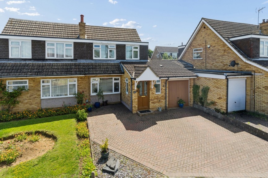 3 bedroom House for Sale Westbury Close, Hitchin, Hertfordshire