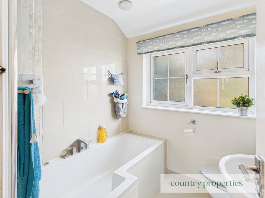 3 bedroom House for Sale Hollybush Lane, Welwyn Garden City, Hertfordshire