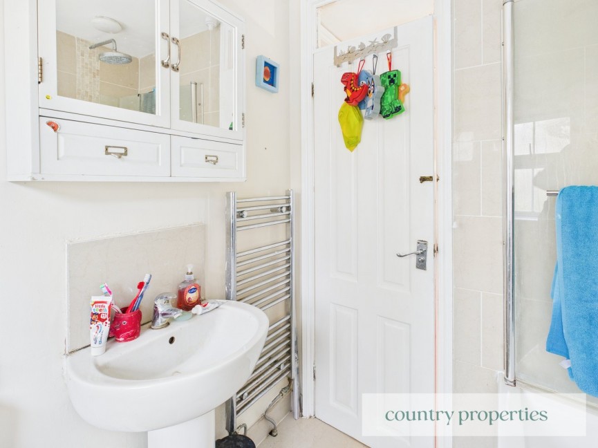 3 bedroom House for Sale Hollybush Lane, Welwyn Garden City, Hertfordshire