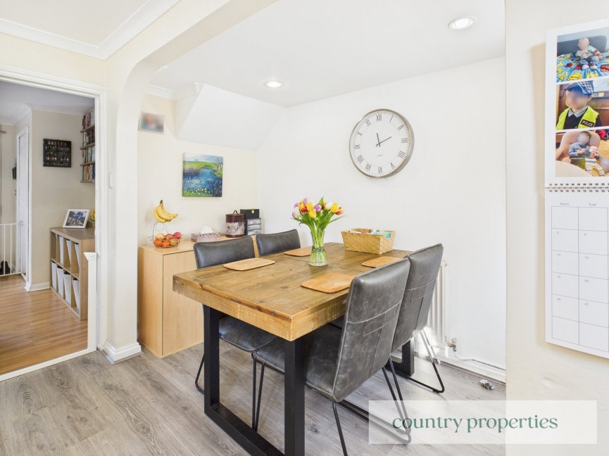 3 bedroom House for Sale Hollybush Lane, Welwyn Garden City, Hertfordshire