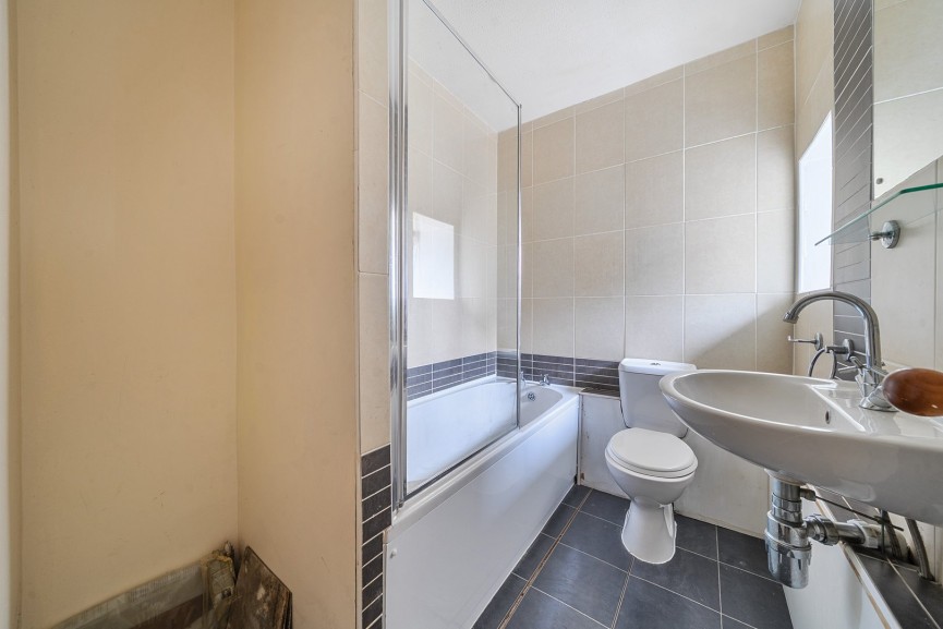 1 bedroom Flat for Sale Grove Court, Arlesey, Bedfordshire