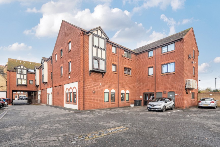 2 bedroom Property for Letting High Street, Shefford, Bedfordshire