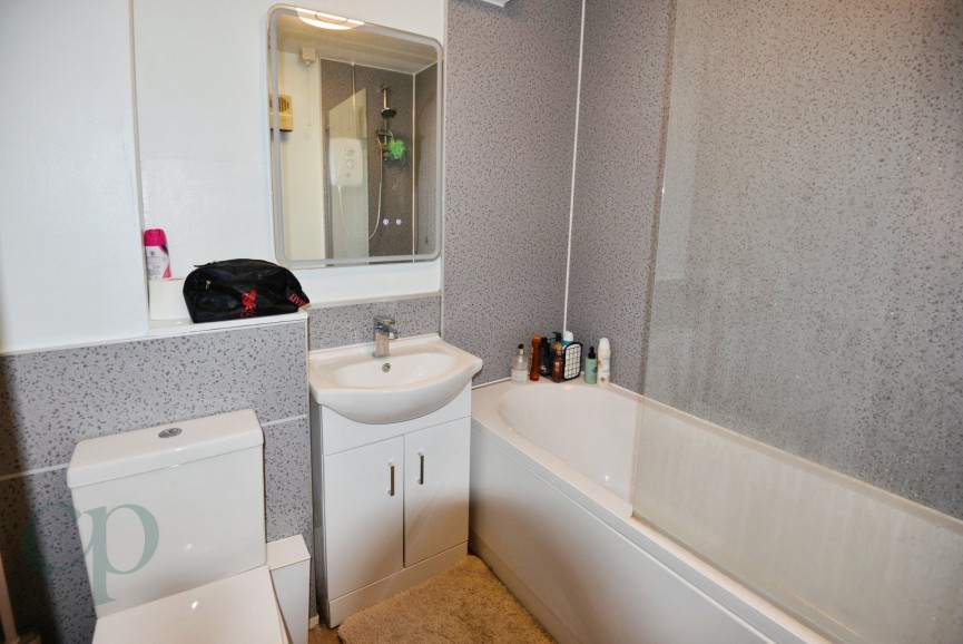 2 bedroom Property for Letting High Street, Shefford, Bedfordshire