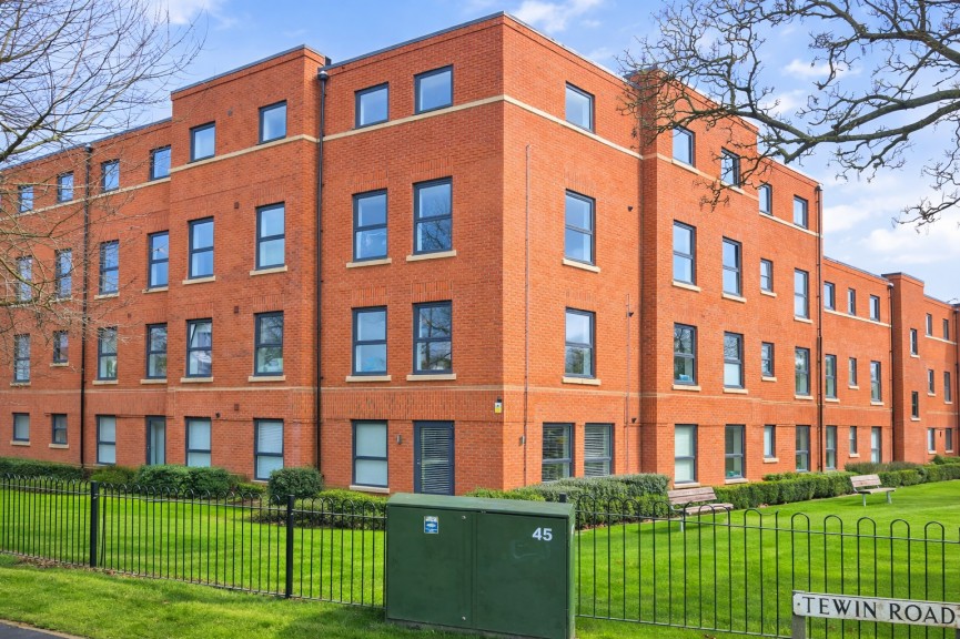 2 bedroom Flat for Sale Bridge Road East, Welwyn Garden City, Hertfordshire