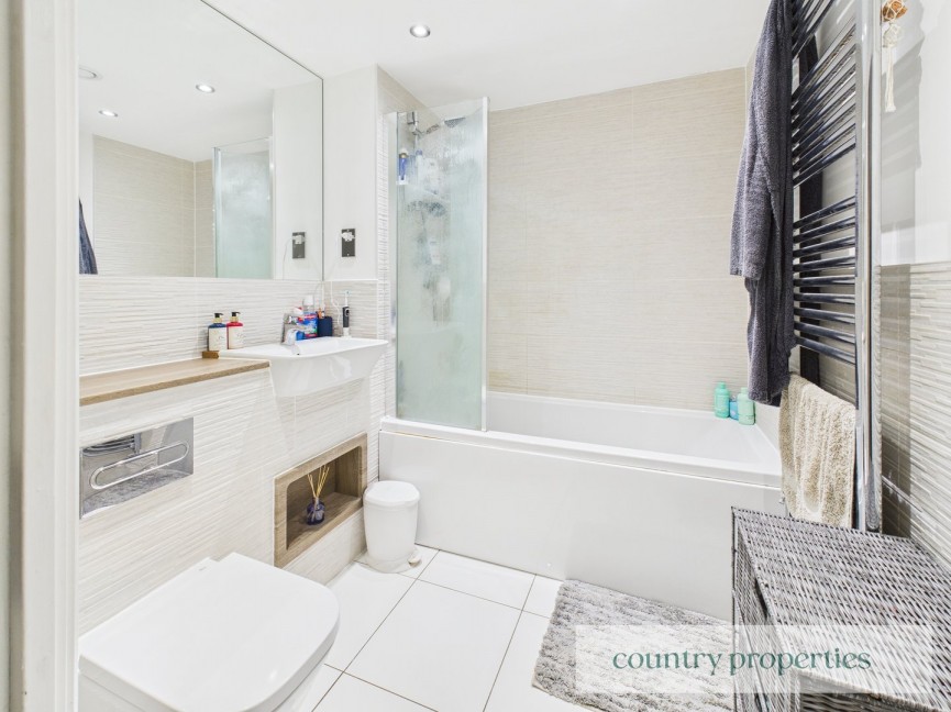 2 bedroom Flat for Sale Bridge Road East, Welwyn Garden City, Hertfordshire