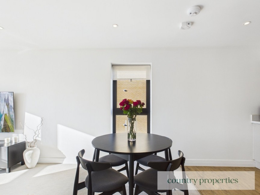 2 bedroom Flat for Sale Bessemer Road, Welwyn Garden City, Hertfordshire