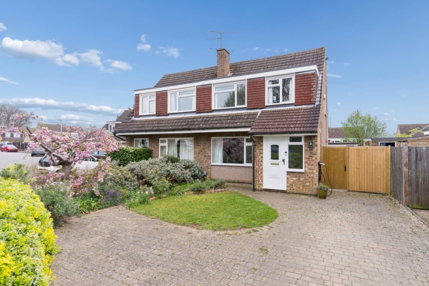 3 bedroom House for Sale Willoughby Way, Hitchin, Hertfordshire