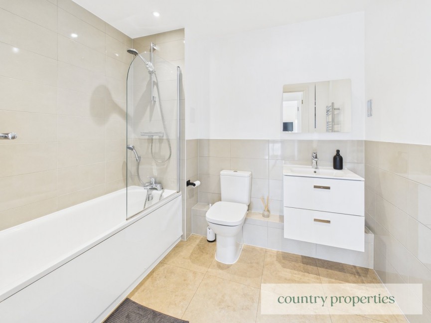 2 bedroom Flat for Sale Bessemer Road, Welwyn Garden City, Hertfordshire