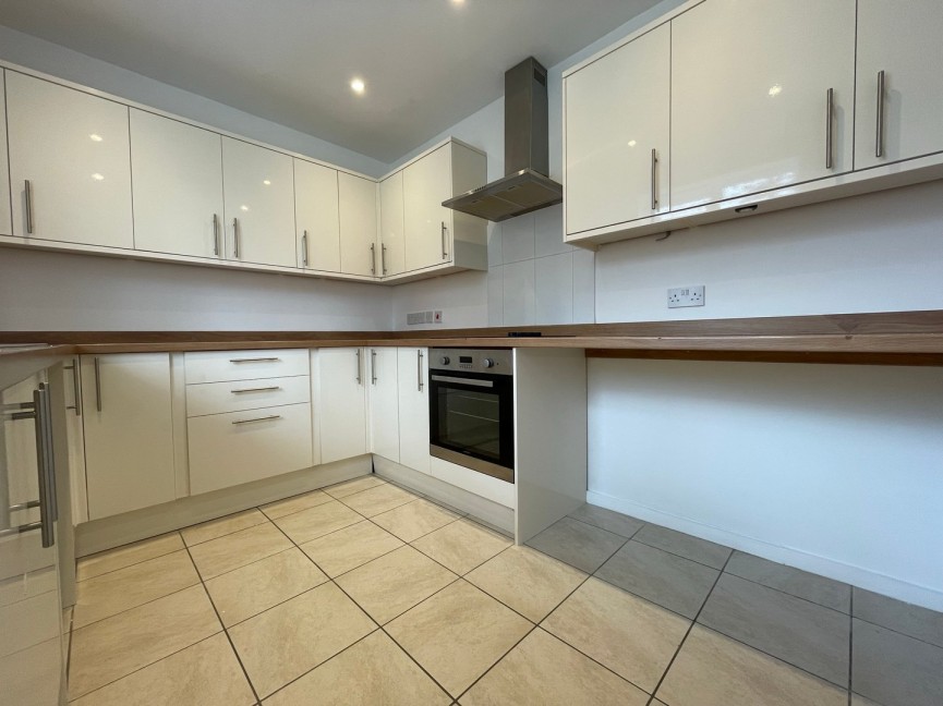 3 bedroom Flat for Letting Kitelands Road, Biggleswade, Bedfordshire