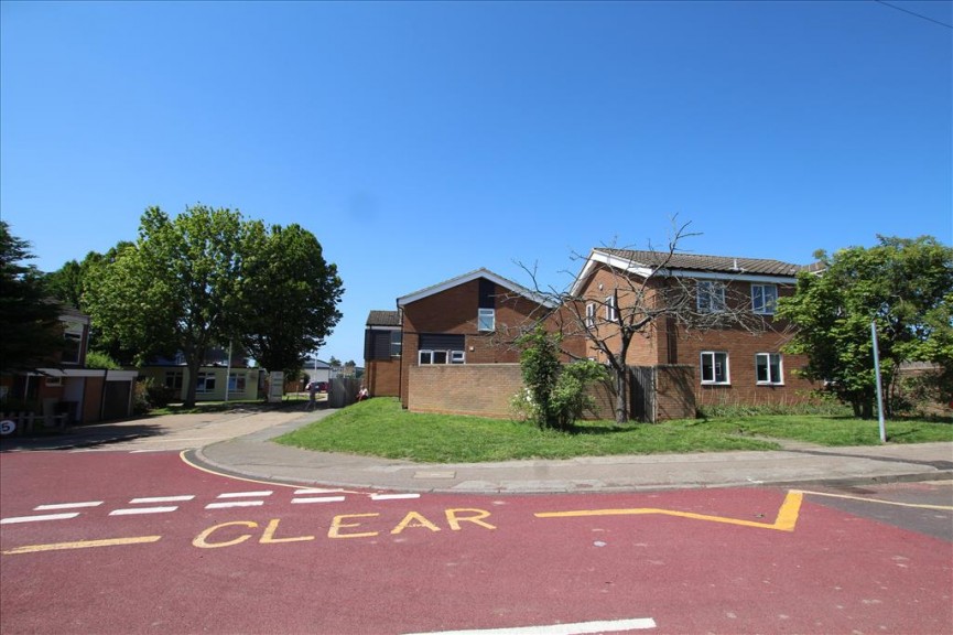 3 bedroom Flat for Letting Kitelands Road, Biggleswade, Bedfordshire