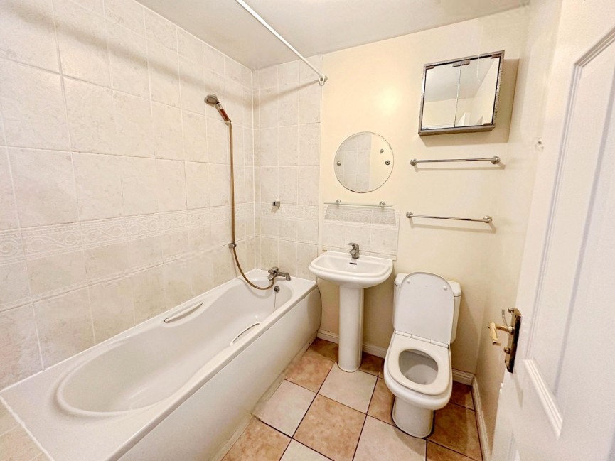 3 bedroom House for Letting Thistle Drive, Hatfield, Herts