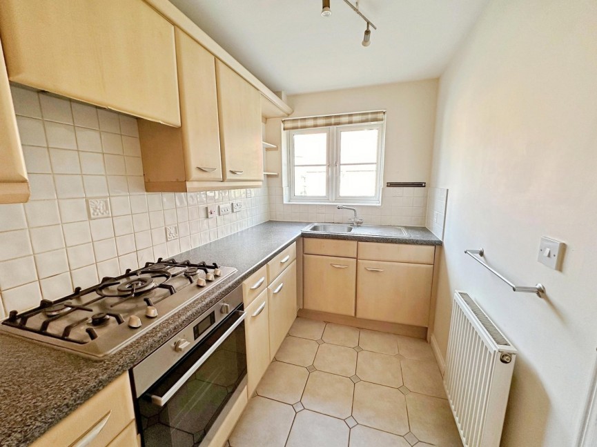 3 bedroom House for Letting Thistle Drive, Hatfield, Herts
