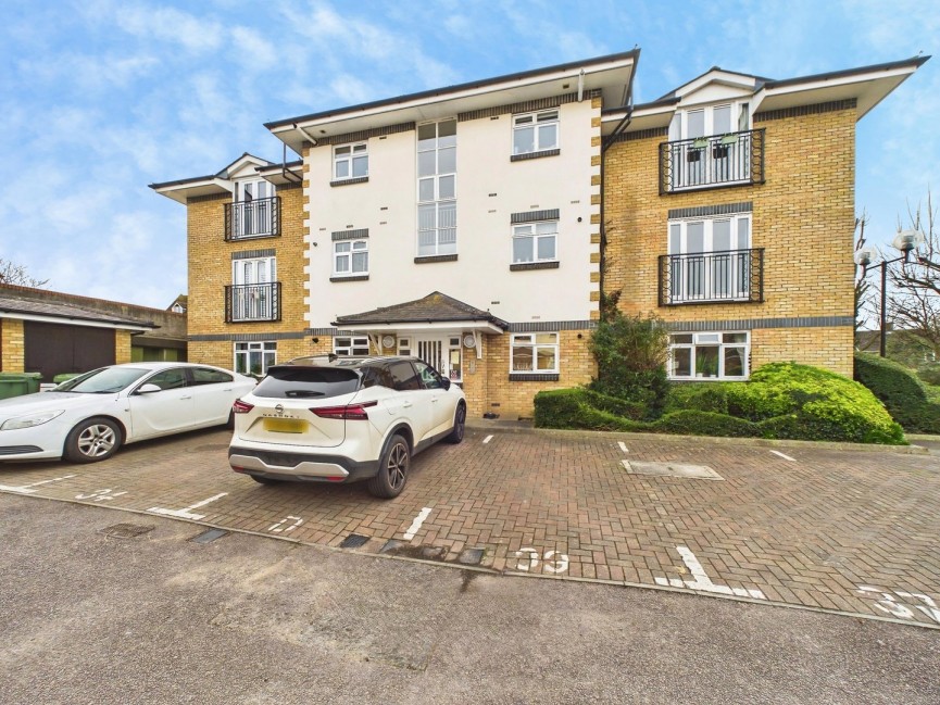 2 bedroom Flat for Sale Stevenage Road, Hitchin, Hertfordshire