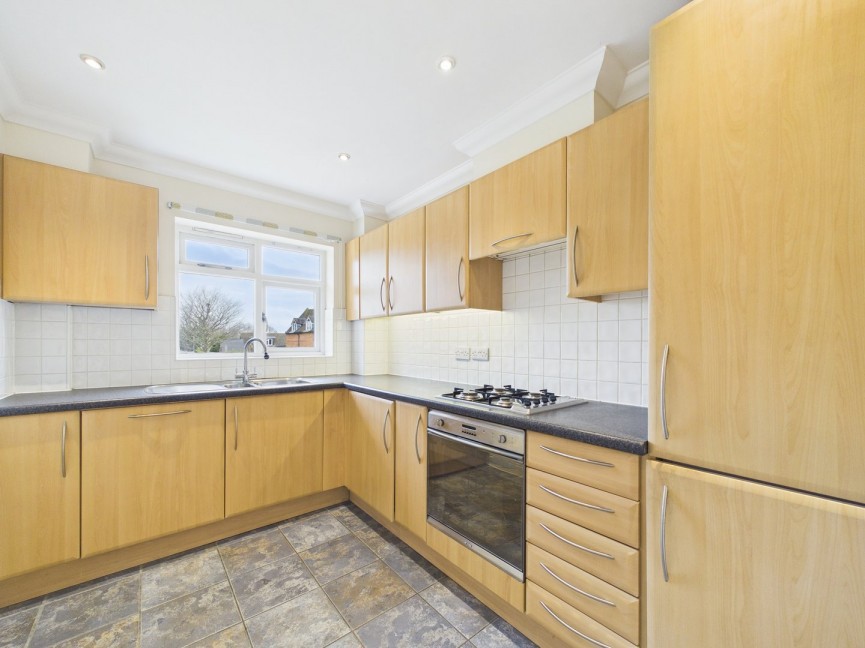 2 bedroom Flat for Sale Stevenage Road, Hitchin, Hertfordshire