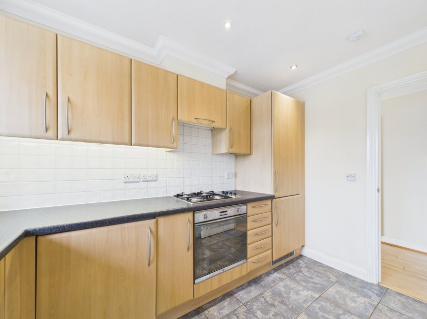 2 bedroom Flat for Sale Stevenage Road, Hitchin, Hertfordshire
