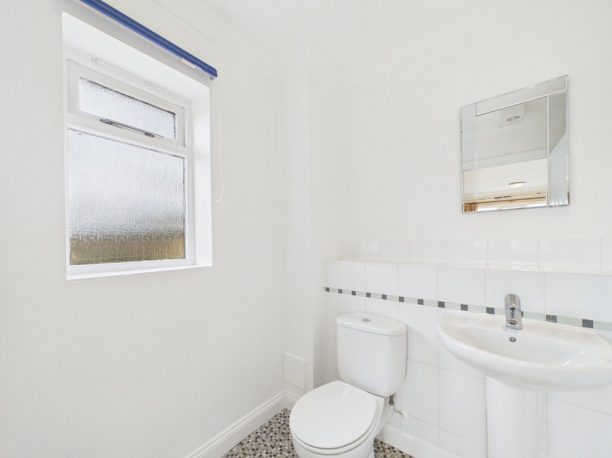 2 bedroom Flat for Sale Stevenage Road, Hitchin, Hertfordshire