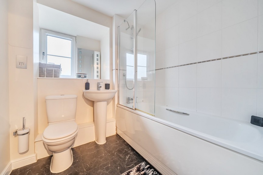 1 bedroom Flat for Sale River View, Shefford, Bedfordshire