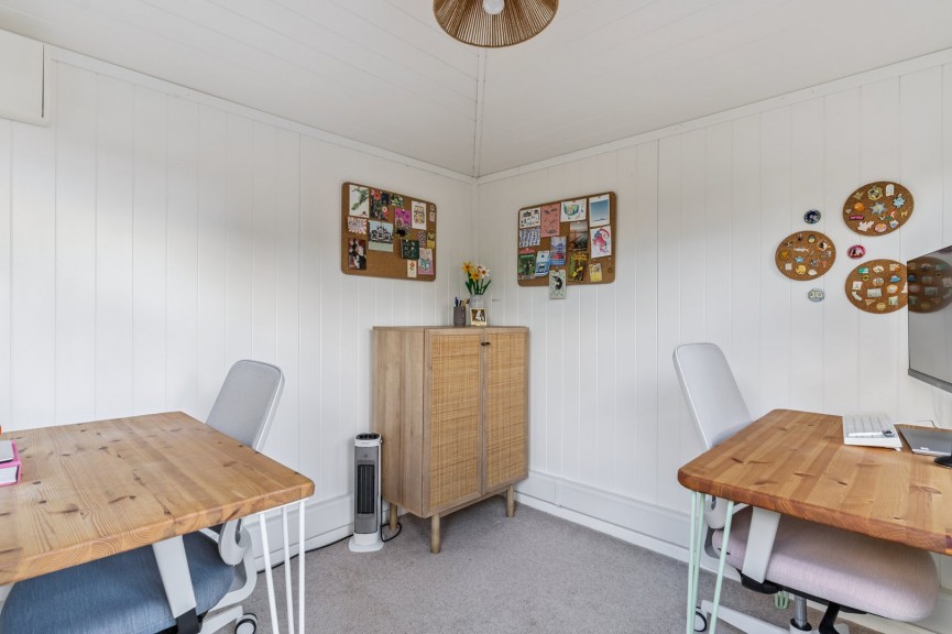 2 bedroom House for Sale Trevor Road, Hitchin, Hertfordshire