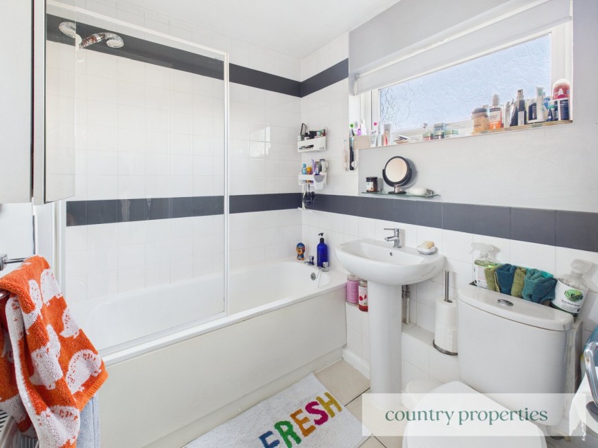 2 bedroom Flat for Sale Hedgebrooms, Welwyn Garden City, Hertfordshire