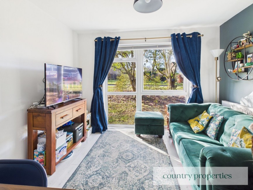 2 bedroom Flat for Sale Hedgebrooms, Welwyn Garden City, Hertfordshire