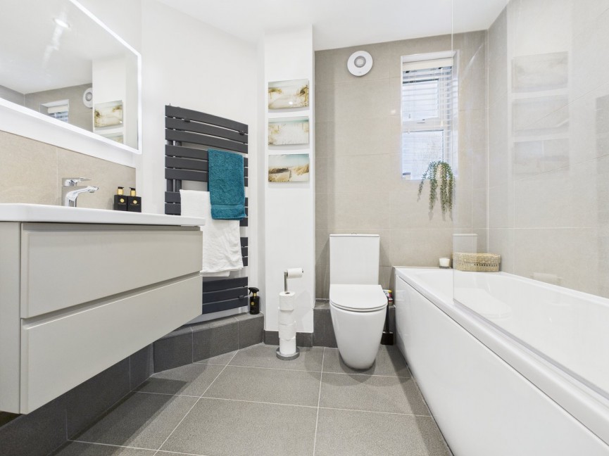 2 bedroom Flat for Sale Woodcock Road, Royston, Hertfordshire