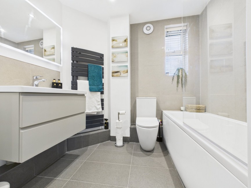 2 bedroom Flat for Sale Woodcock Road, Royston, Hertfordshire