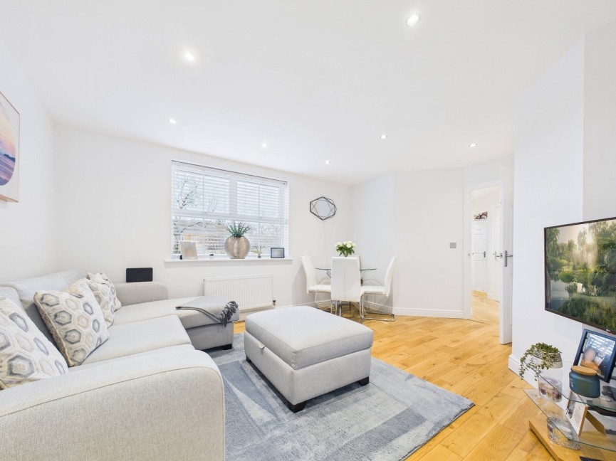 2 bedroom Flat for Sale Woodcock Road, Royston, Hertfordshire