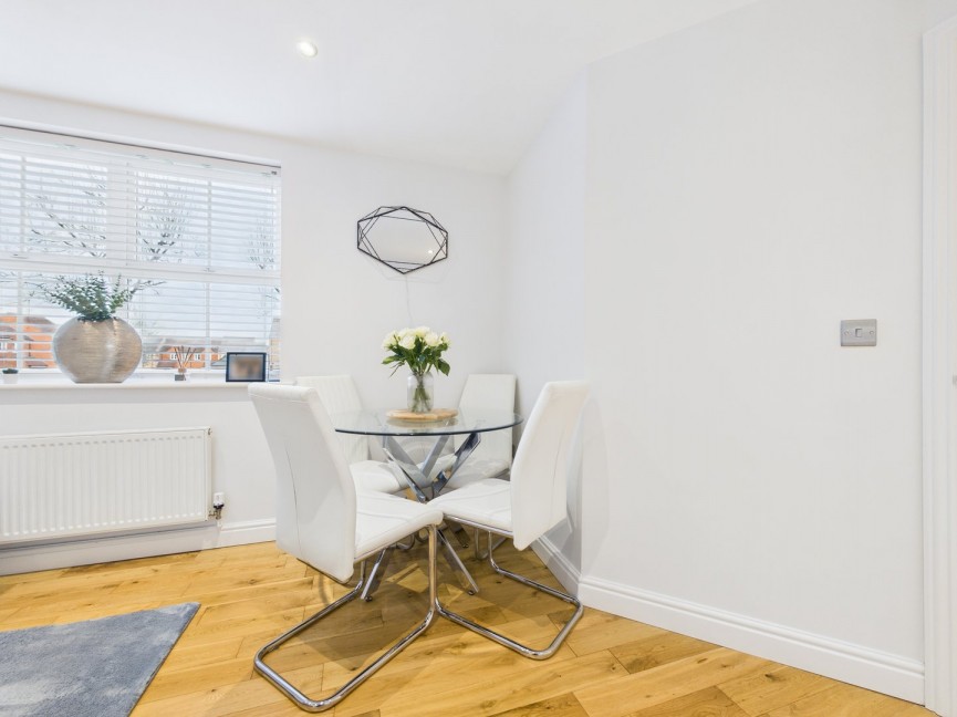 2 bedroom Flat for Sale Woodcock Road, Royston, Hertfordshire