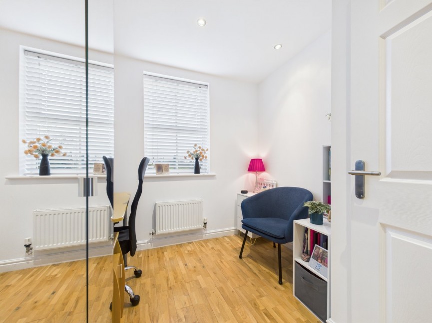 2 bedroom Flat for Sale Woodcock Road, Royston, Hertfordshire