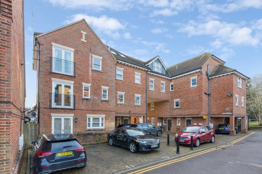 2 bedroom Flat for Sale Bancroft, Hitchin, Hertfordshire